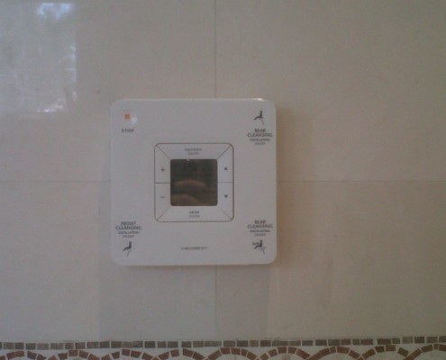 Toto Neorest 550 Wall Control 2